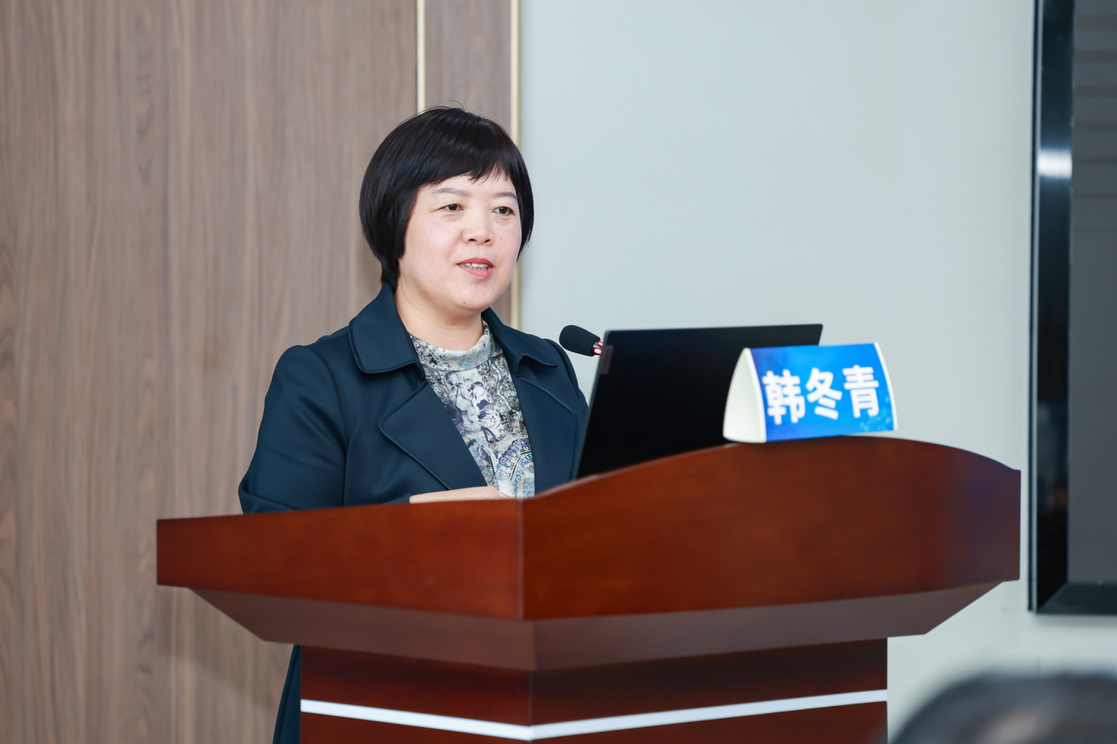 韩冬青.jpg