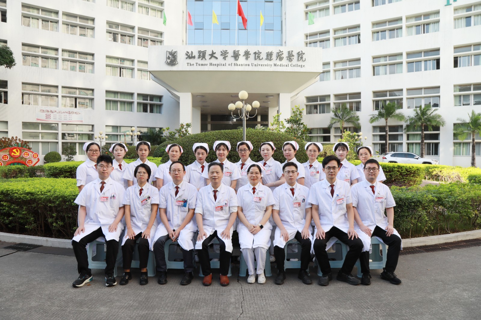 医护合影.jpg